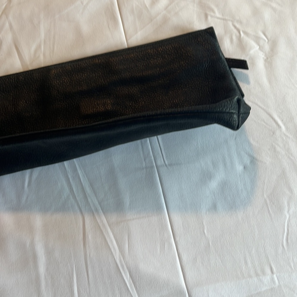 $150 Velvet by Graham & Spencer Pebbled Leather Clutch Bag Purse EUC - Picture 8 of 10